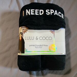 Lulu & Coco Hooded Throw